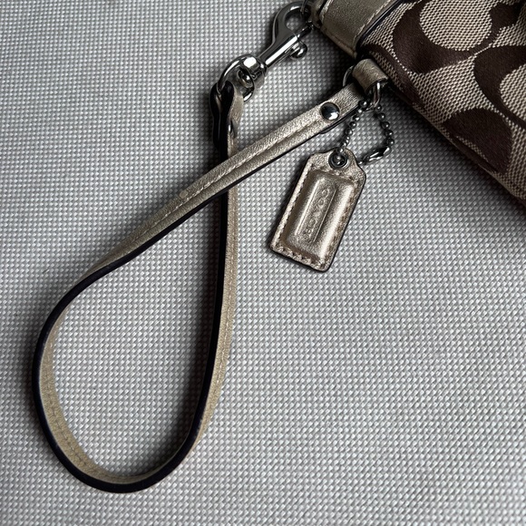 coach monogram wristlet/wallet - Picture 3 of 5